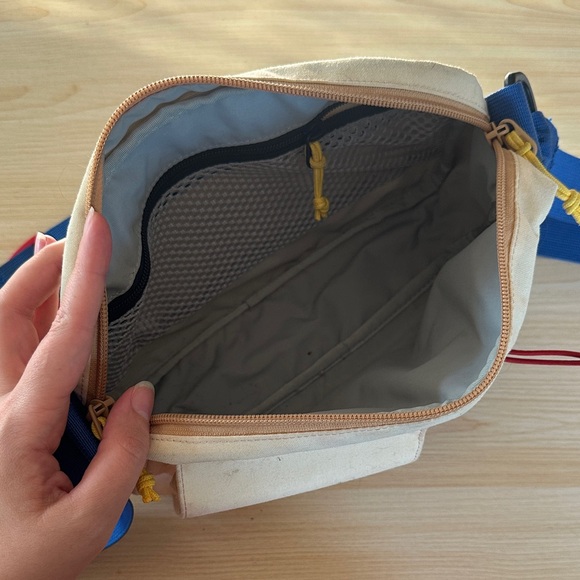 Long Weekend Camera Bag - Picture 2 of 3